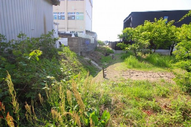 両三柳売土地の外観|敷地後ろの写真になります。後ろも里道と水路となります。