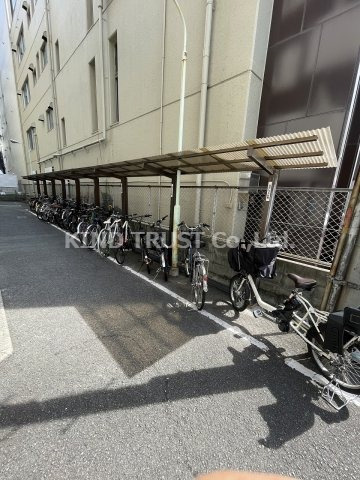 ローラン南森町の駐車場|駐車場に車を止められます