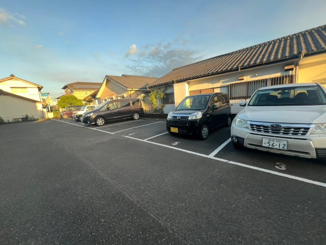宮崎県都城市菖蒲原町　一棟アパート2棟一括の駐車場