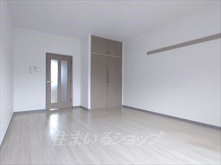 ヴェルドミールの寝室|床はクッションフロアです