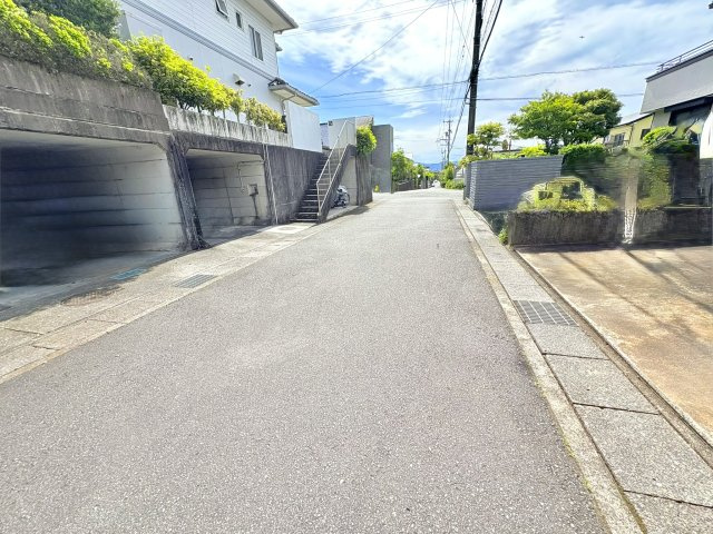 売中古戸建　駿河区大谷の前面道路含む現地写真|南側の前面道路。幅員5ｍあります。駐車もしやすいです。