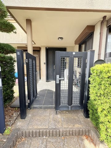 売中古戸建　駿河区大谷のエントランス|エントランスも広々しています。