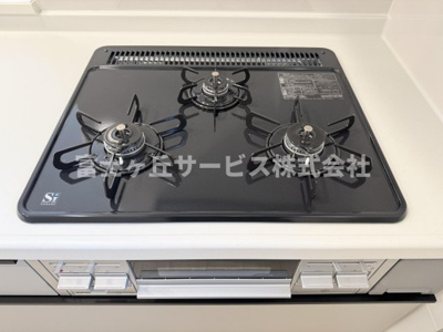 【その他】 | 焼津市利右衛門 2期 新築一戸建て 1号棟 | 3口コンロがあります