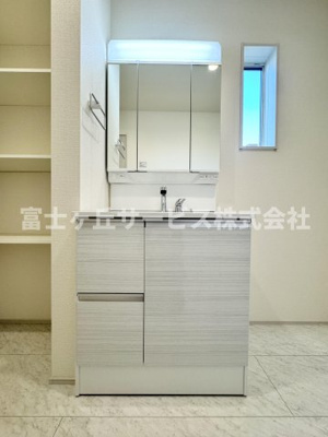 【独立洗面台】 | 焼津市利右衛門 2期 新築一戸建て 1号棟 | 朝の身支度に便利な独立洗面化粧台です