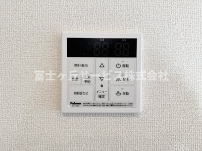 【発電・温水設備】 | 焼津市利右衛門 2期 新築一戸建て 1号棟 | リビングからも操作ができて便利です