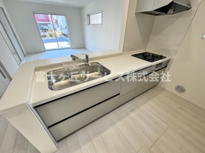 【キッチン】 | 焼津市利右衛門 2期 新築一戸建て 1号棟 | 広々としていてお料理がしやすいキッチンです