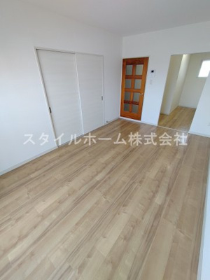 【居間・リビング】 | サンシャトレ神ノ輪 | 別部屋写真です。