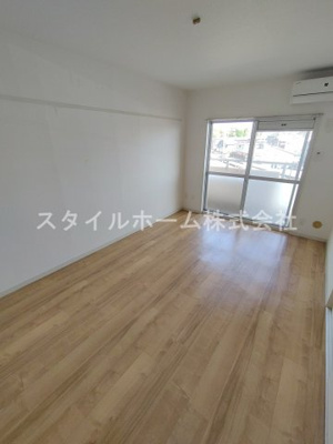 【居間・リビング】 | サンシャトレ神ノ輪 | 別部屋写真です。