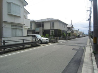 【前面道路含む現地写真】