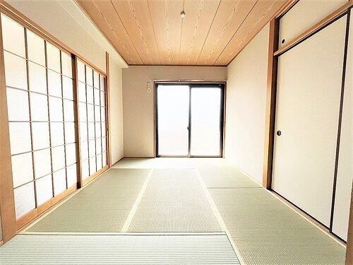 グランドールアサヒの居間・リビング|和室（約6.0畳）・天袋付き押入　※2022年9月撮影