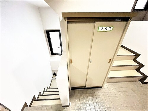 グランドールアサヒの収納|物置（共用廊下に設置）　※2022年9月撮影