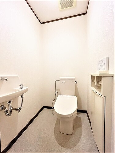 グランドールアサヒのトイレ|洗浄機能付き便座　※2022年9月撮影