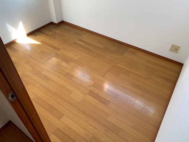 K-FLAT川戸の居間・リビング|こちらのリビングで趣味の時間をお楽しみください