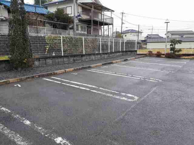 【駐車場】 | シャン・ド・フルール | 駐車場です