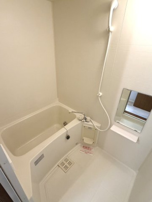 【浴室】 | シャン・ド・フルール | コンパクトで使いやすいお風呂です