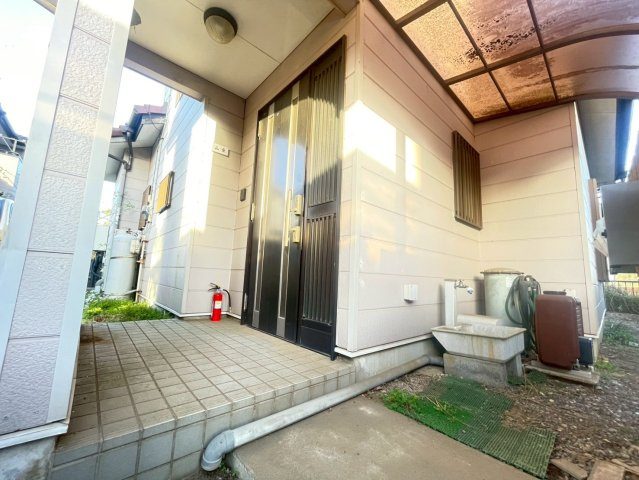 八街市山田台の玄関