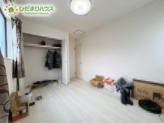 吉見町久保田　中古戸建の内装|机にベットを置けば子供部屋の完成です！