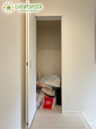吉見町久保田　中古戸建の収納|2階の階段収納は、高さもあり、収納力もあります！