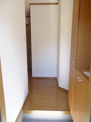 【玄関】 | バーシア名賀 | 収納もある玄関です