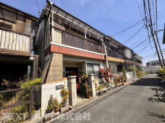 【外観】 | 伊丹市池尻７丁目中古テラスハウス | 昭和４８年２月建築！西向きで陽当たり良好な中古テラスハウスです♪お好きなリフォームを楽しんでみませんか？収益としてもご検討ください！！