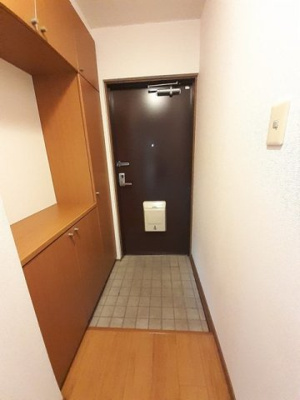 【玄関】 | パラッツォ・アウローラ | 明るい玄関です