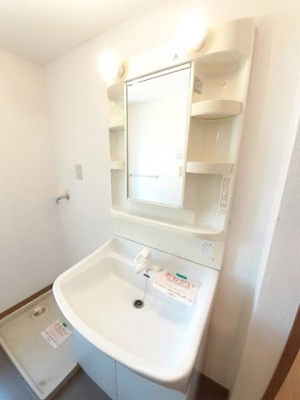 【洗面所】 | ハイブリッヂハピネスＡ | 明るい洗面所です