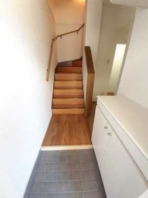 【玄関】 | ハイブリッヂハピネスＡ | ゆったりとした玄関です