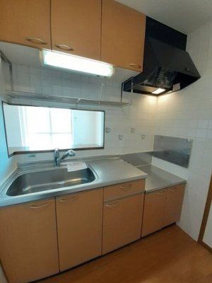 【キッチン】 | ハイブリッヂハピネスＡ | コンパクトなキッチンで掃除もラクラク