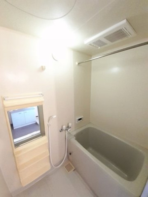 【浴室】 | ハイブリッヂハピネスＡ | ゆったり過ごせるお風呂です