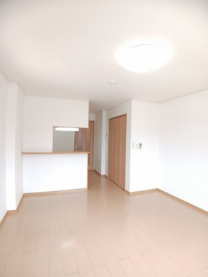 【内装】 | セイバリー | 明るい色調の室内です