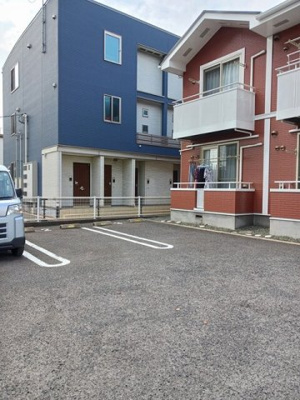 【駐車場】 | ハートフル | 駐車場に車を止められます