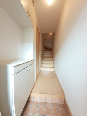 【玄関】 | シャイニング　リバーサイド | 明るい玄関です