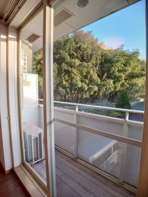 【バルコニー】 | ネオハイムＤ | 暖かな日差しのふりそそぐバルコニー