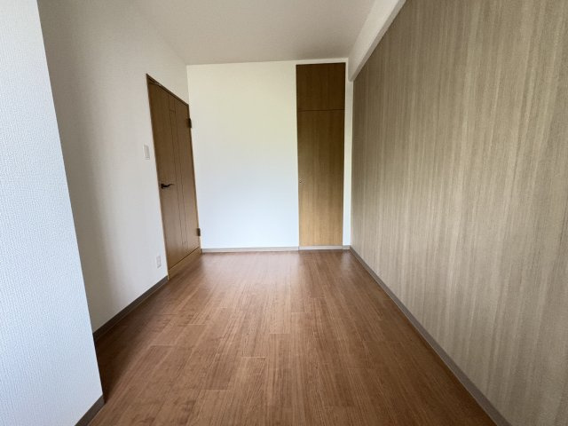 ライオンズマンション朝霧北の洋室