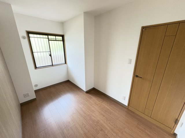 ライオンズマンション朝霧北の洋室