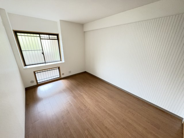 ライオンズマンション朝霧北の洋室