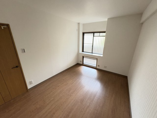 ライオンズマンション朝霧北の洋室