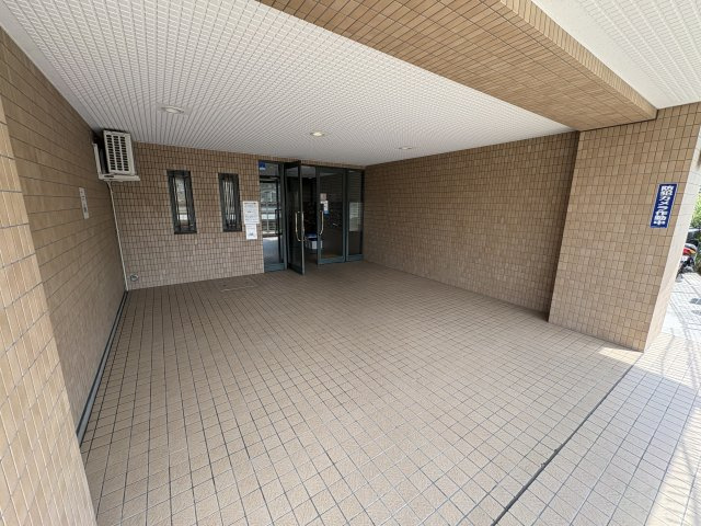 ライオンズマンション朝霧北のエントランス