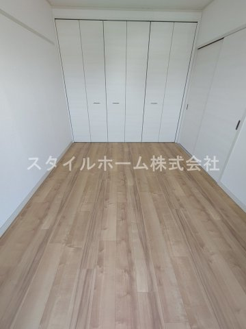 サンシャトレ神ノ輪の居間・リビング|別部屋写真です。