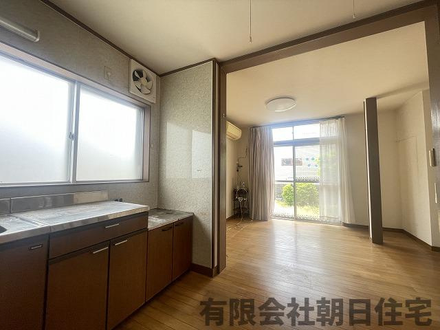 【居間・リビング】 | 木次町下熊谷中古戸建 | ゆったりとしたリビングです