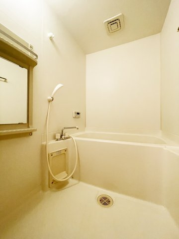 バーシア名賀の洗面所|脱衣スペースもあります