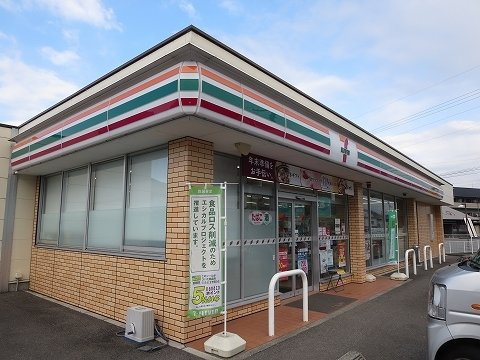 ホワイトリバー　Ｂの周辺|セブンイレブンさんまで1300m