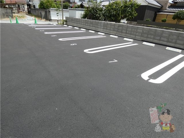 シャーメゾンノーススクエアの駐車場