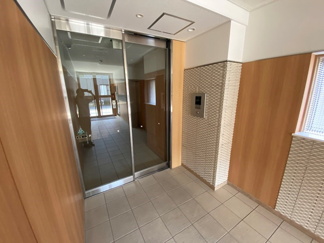 【エントランス】天神川駅前エステート