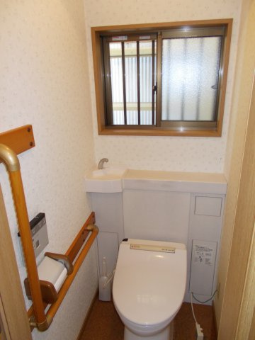 馬場通貸家の独立洗面台|独立洗面台、小物を置くことができて便利です