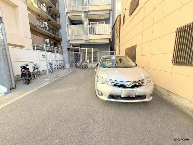 ベルシモンズ桜川の駐車場
