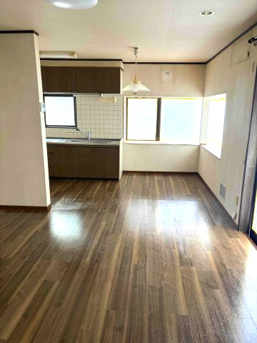 玉村町福島　中古1050の居間・リビング