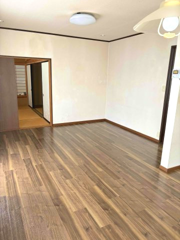 玉村町福島　中古1050の洋室