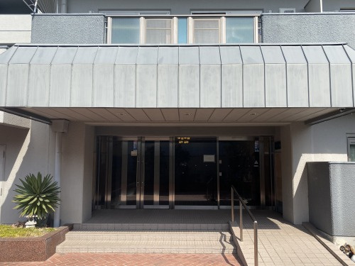 北山グランドハイツのエントランス