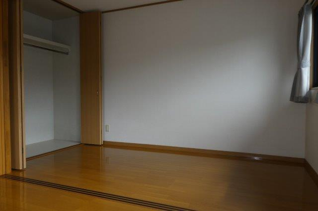 ユーミー総社駅南の寝室|洋室